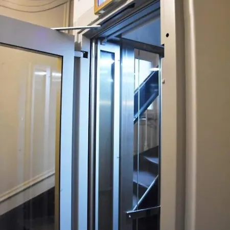 Emplacement Exceptionnel Nid Coquet Equipe Salle De Bains Wc Vue Climatisation Ascenseur * パリ